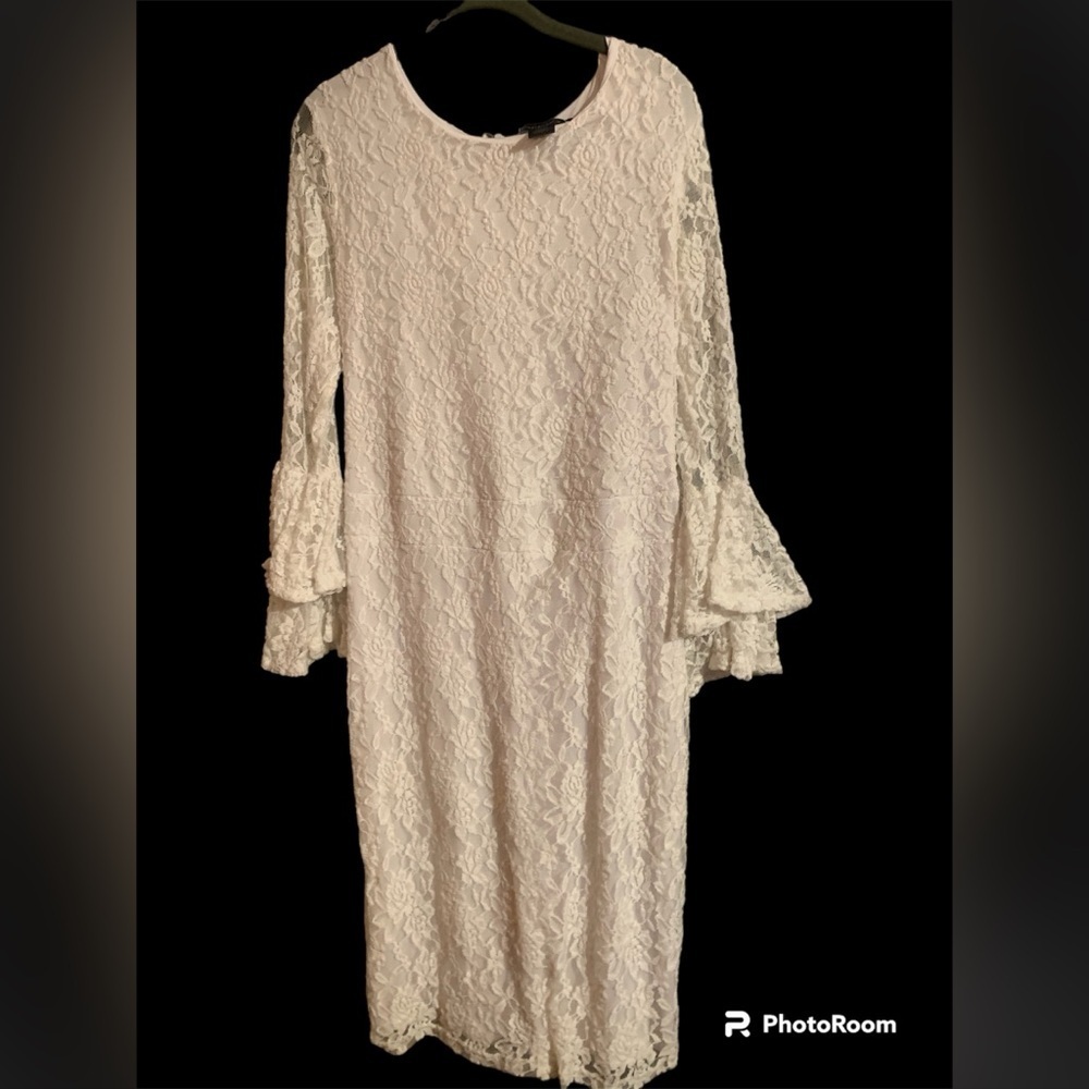 EUC Ashley Stewart  1X white lace dress with 2 tiered bell sleeves - Picture 3 of 4
